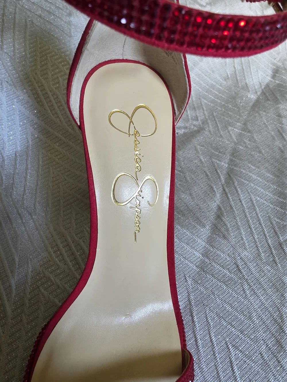 Jessica Simpson chic red